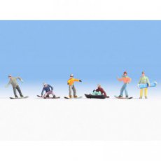 15826 Practicantes de snowboard.