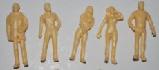 95008 95008 24 unpainted model figures in flesh color.