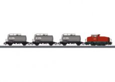 26569 26569 Spur HO, Diesel-Rangierlokomotive DHG 500 der Oiltanking GmbH, Hamburg und 3 Mineralöl-Kesselwagen der VTG AG, eingestellt bei der Deutschen Bah